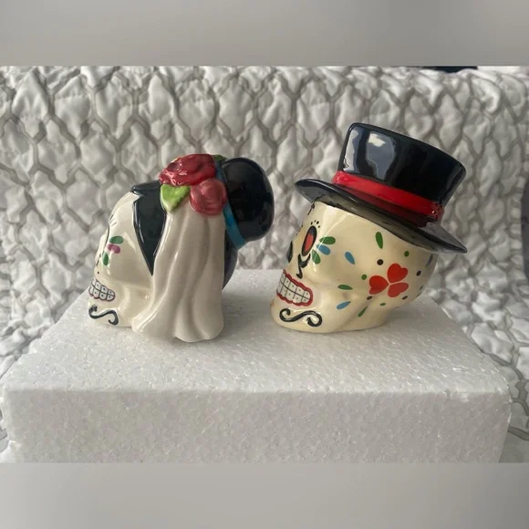 DAY OF THE DEAD SALT & PEPPER SUGAR SKULL BRIDE AND GROOM CERAMIC SHAKERS - Picture 3 of 9